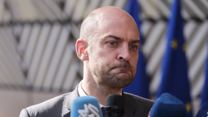 La France alignée : le déplacement de Barrot en Israël sous le prisme d’un discours partial