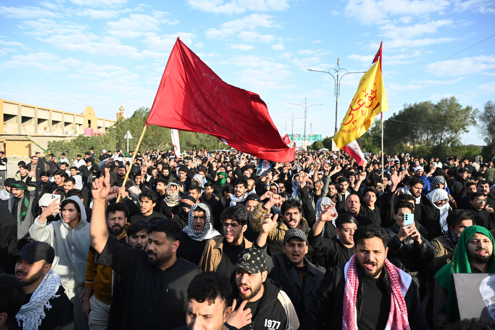 Liban, Pakistan, Irak : colère à travers le monde chiite après l’assassinat de l’ayatollah Khamenei