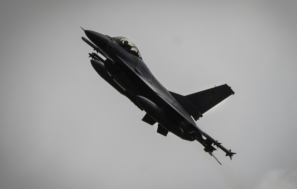 Ukraine : les F-16 privés de missiles américains pendant plusieurs semaines