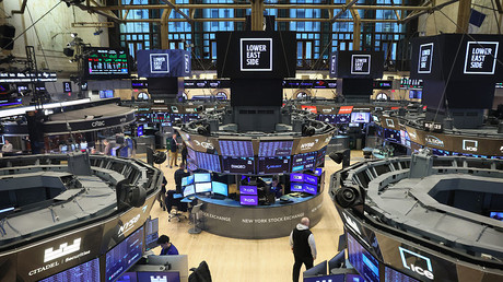 Guerre au Moyen-Orient : les cours du pétrole et du gaz flambent alors que les bourses plongent