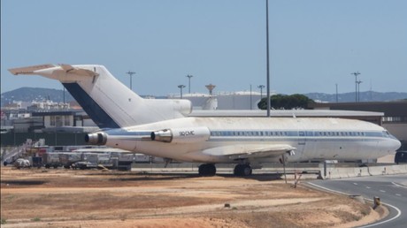 Le Boeing 727-100 immobilisé depuis 2007 sur le tarmac de l'aéroport portugais de Faro.