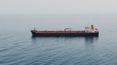 Les États-Unis lèvent les sanctions sur le pétrole russe