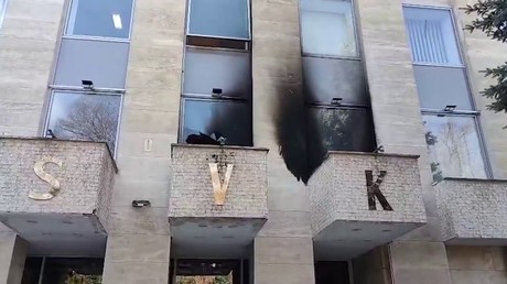 La Maison de la Russie à Prague visée par des cocktails Molotov : Moscou dénonce un «acte barbare»