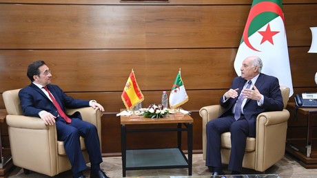 Le ministre espagnol des Affaires étrangères, José Manuel Albaes, reçu par son homologue algérien, Ahmed Attaf, à Alger, le 27 mars 2026.