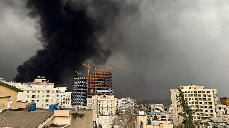 La Russie, la Chine et la France s'opposent au déblocage forcé du détroit d'Ormuz, les prix du kérosène en Europe atteignent des niveaux records : suivez la guerre au Moyen-Orient en direct