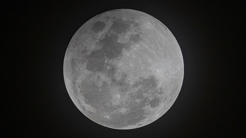 Glace, hélium-3, bases permanentes : la Lune au cœur d'une nouvelle rivalité mondiale