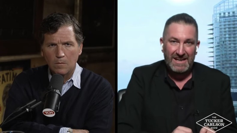 «Tentative d'assassinat» : Tucker Carlson réagit à l'attaque israélienne contre le correspondant de RT