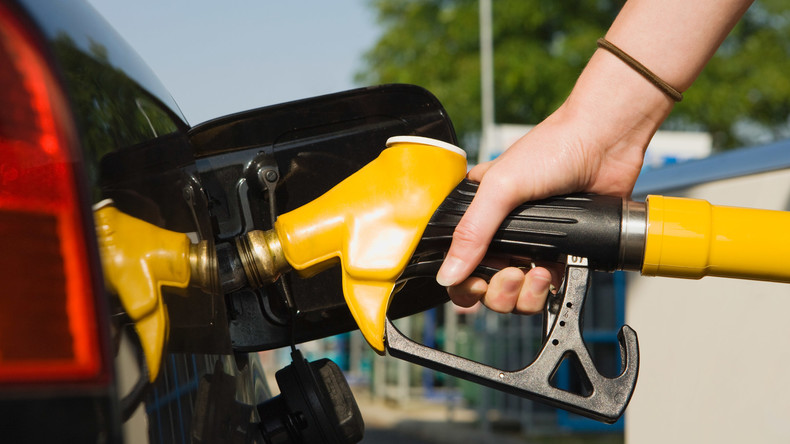 Flambée des prix à la pompe : faute d’alternatives, les Français roulent toujours autant