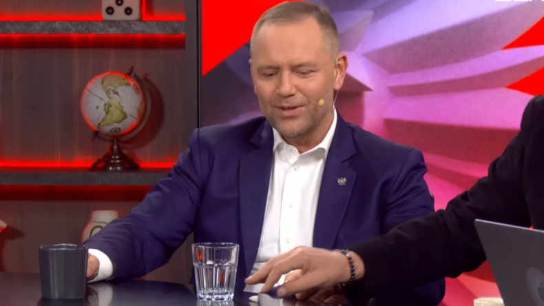 Pologne : un sachet de nicotine en plein direct ravive la controverse autour du président