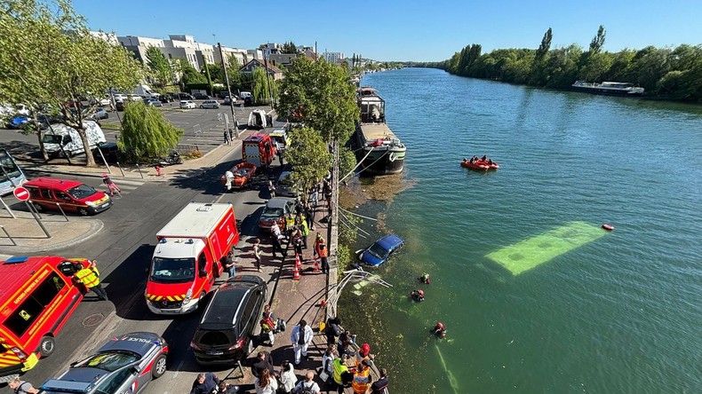 Paris : un bus chute dans la Seine à Juvisy-sur-Orge, quatre personnes secourues