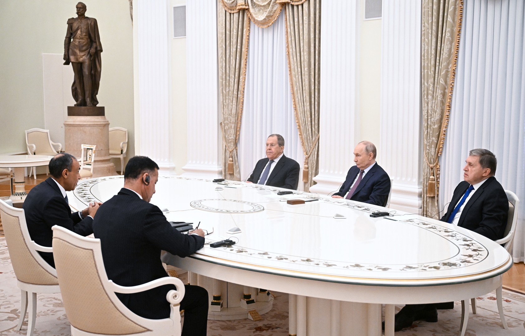 Vladimir Poutine propose un hub énergétique et céréalier en Égypte