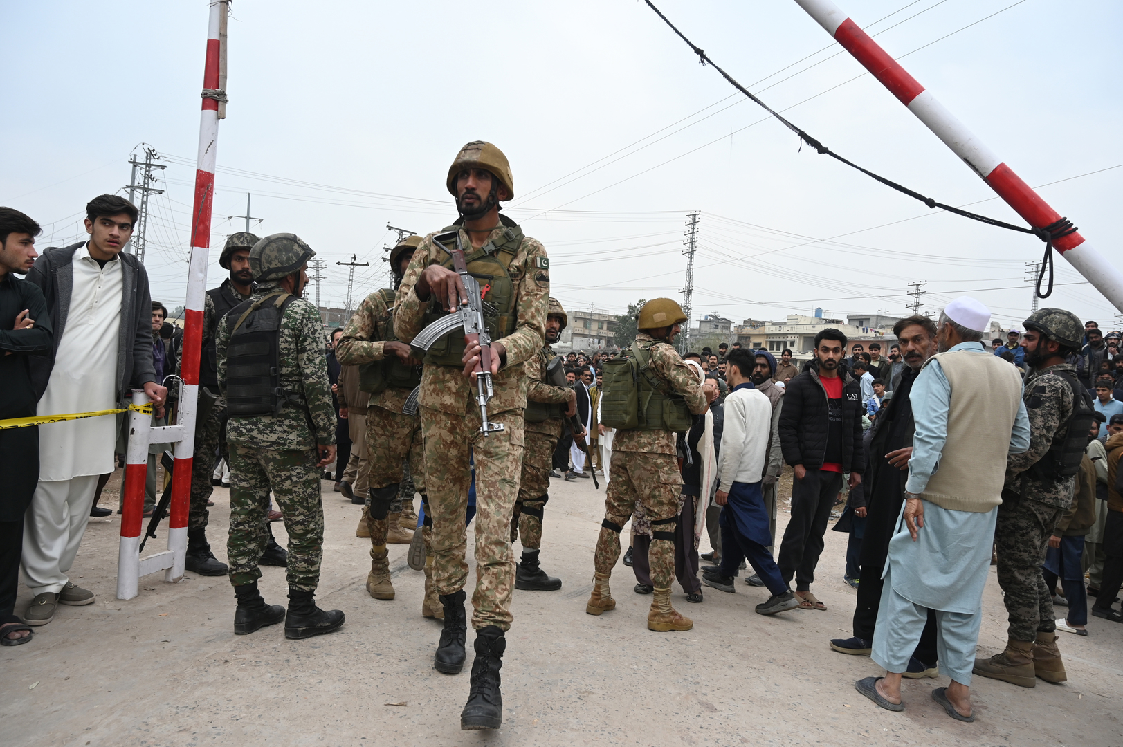 Pakistan : cinq morts dans un attentat-suicide — RT en français