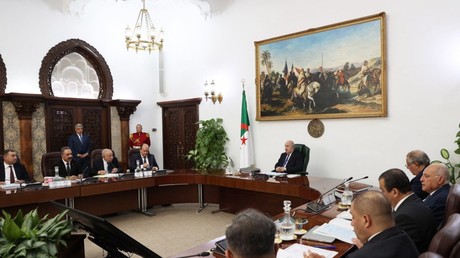 Algérie : 110 millions de dollars de fonds détournés restitués par la Suisse, silence de la France