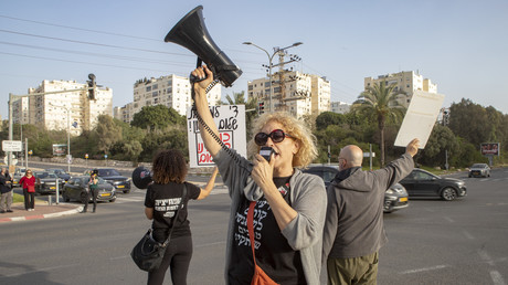 Des manifestants israéliens dénoncent la guerre devant l’ambassade américaine
