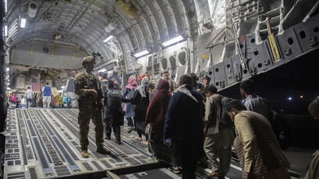 Évacuation de ressortissants afghans à l’aéroport de Kaboul, en août 2021. [Photo d'archives]