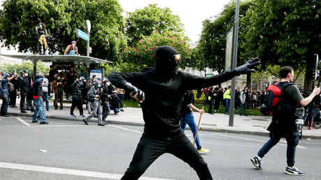1er mai sous haute tension : les forces de l’ordre françaises sur le qui-vive