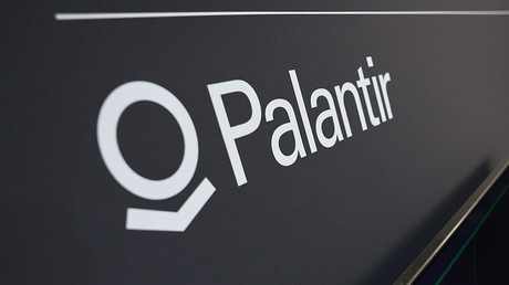 Palantir, auteur d'un manifeste «néofasciste», a recruté plus de 30 hauts fonctionnaires britanniques, selon The Nerve