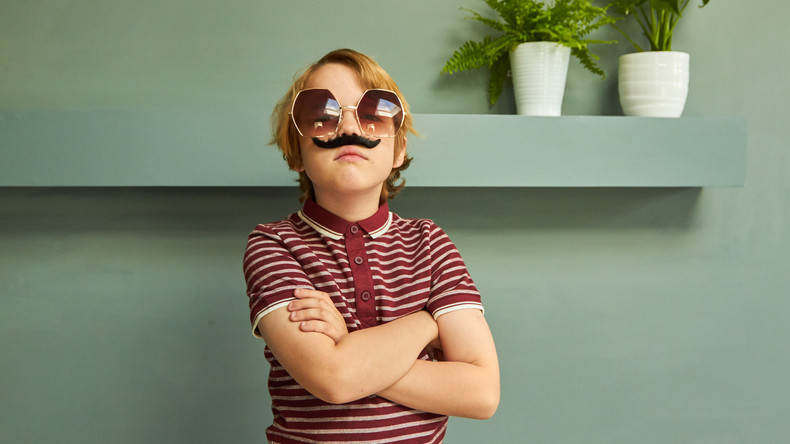 Une moustache au crayon à sourcils pour tromper l'IA : l'échec des contrôles d'âge au Royaume-Uni