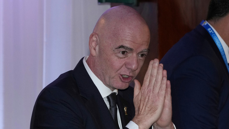 Mondial 2026 : Infantino promet hot-dog et Coca aux acheteurs des billets à 2 millions de dollars