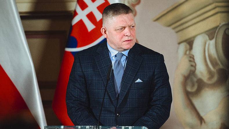 Fico estime que Zelensky doit appeler Poutine pour ouvrir des négociations