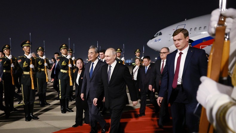 Poutine est arrivé à Pékin en visite officielle pour consolider le partenariat stratégique russo-chinois