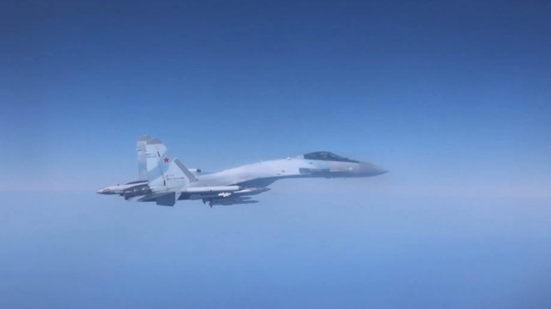 Mer Noire : des chasseurs russes interceptent un avion espion britannique (VIDÉO)