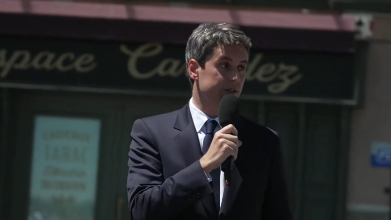 Gabriel Attal officialise sa candidature à la présidentielle de 2027 en Aveyron