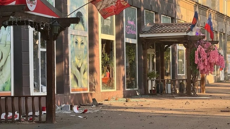 Kiev frappe le centre de Lougansk, blessant deux personnes, juste après son attaque sur un collège