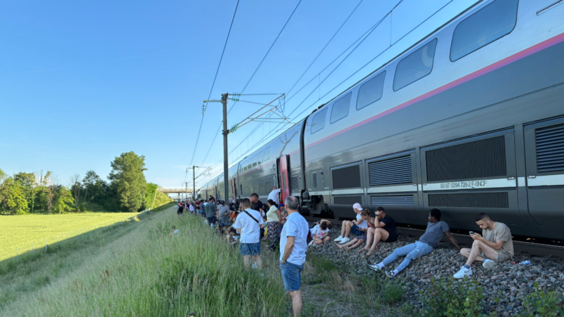 Trains à l’arrêt, France en sueur : panique face à une canicule hors norme