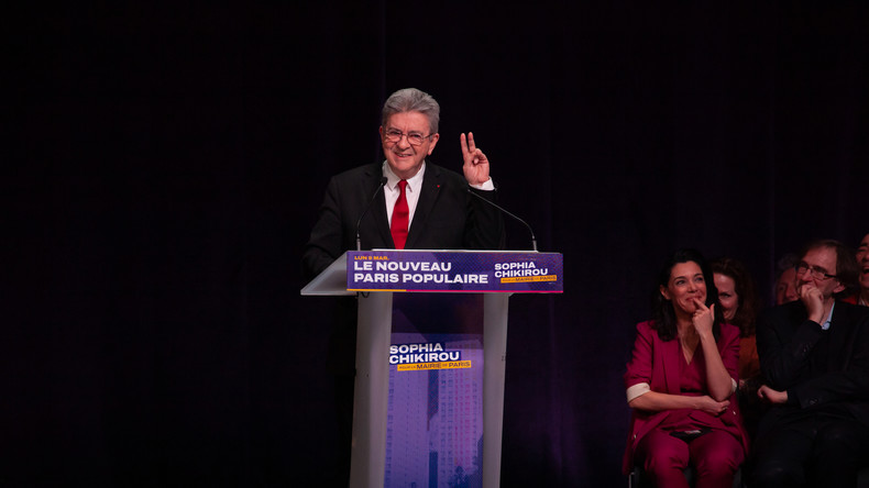 Mélenchon talonne Philippe dans les sondages et réduit l’écart pour 2027