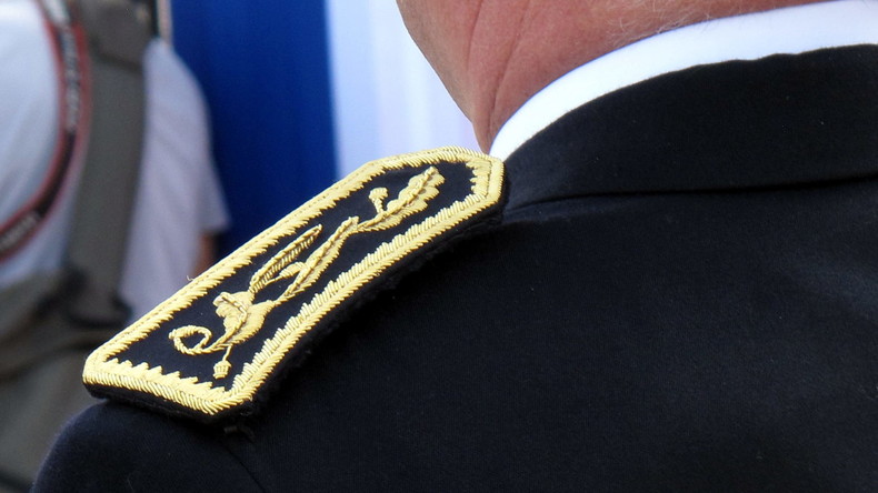Slip de bain «VIP» : des fonctionnaires de la Préfecture de Paris mobilisés «plusieurs semaines» pour concevoir un cadeau au vice-président du Conseil d’État
