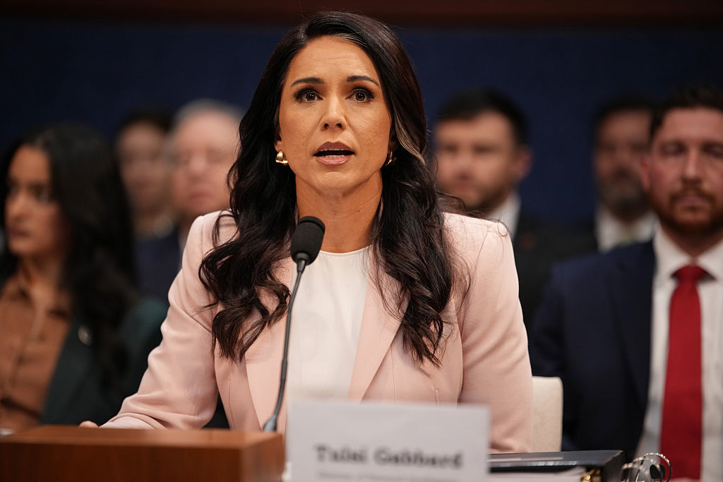 États-Unis : Tulsi Gabbard s'apprête à déclassifier des dossiers secrets sur le Covid-19 et les élections
