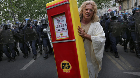 Carburants en hausse : agriculteurs, pêcheurs et boulangers dans la rue à Paris