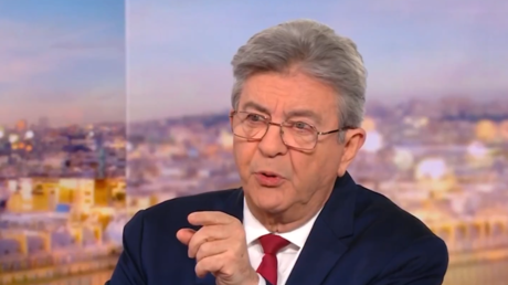 Jean-Luc Mélenchon officialise sa candidature à la présidentielle de 2027