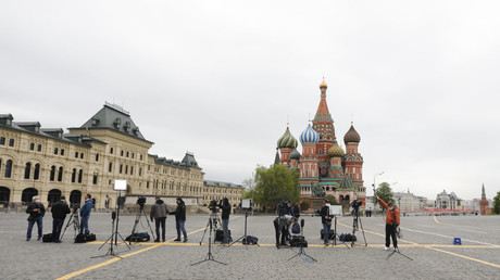 Peskov : Moscou n’a pas retiré les accréditations des médias étrangers pour le défilé de la Victoire