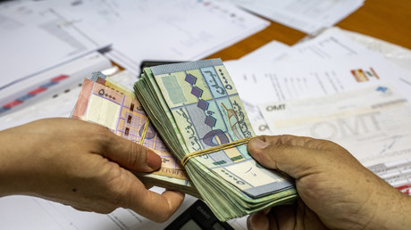 Liban : des salaires réduits de moitié dans une économie secouée par la guerre