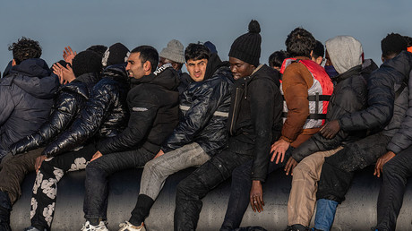 Royaume-Uni : une reconnaissance faciale controversée par IA sera utilisée pour déterminer l’âge des migrants à la frontière
