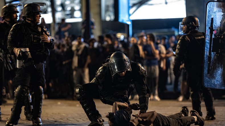 Violences en marge du sacre du PSG : un policier écroué, le bilan humain s’alourdit