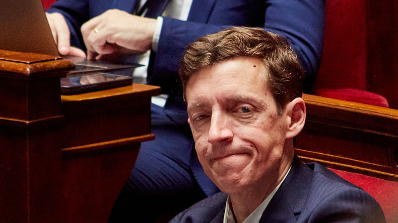 «Intransigeant» avec les élèves, plus indulgent avec lui-même : le ministre français de l'Éducation bute sur un test d'orthographe