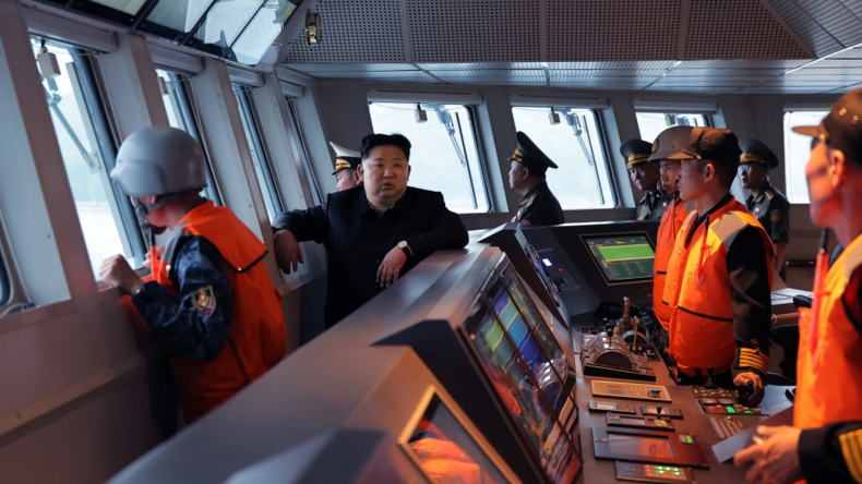 Corée du Nord : Pyongyang dévoile un nouveau destroyer (PHOTOS)