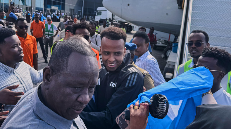 Coupe du monde : l’arbitre somalien refoulé des États-Unis arrive à Mogadiscio