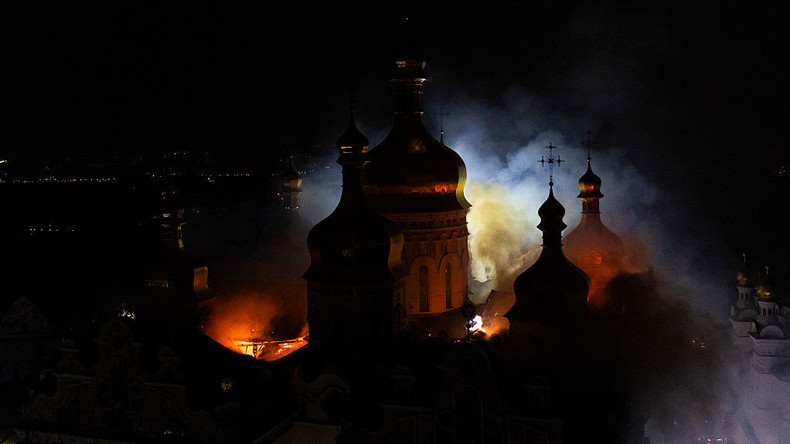 «Plus facile que d'admettre sa complicité dans le meurtre de civils» : Zakharova répond à Macron après l’incendie de la laure des Grottes de Kiev