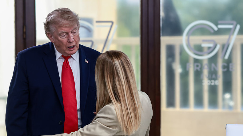 Trump à propos de Meloni au G7 : «Elle m'a supplié de prendre une photo avec elle»