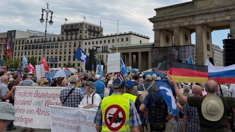 «La Russie n'est pas notre ennemie» : rassemblement anti-guerre à Berlin
