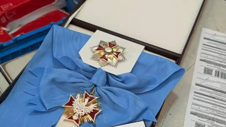 Après le retrait d'une décoration, l’ancien Premier ministre polonais Leszek Miller appelle Zelensky à rendre aussi les armes fournies par la Pologne