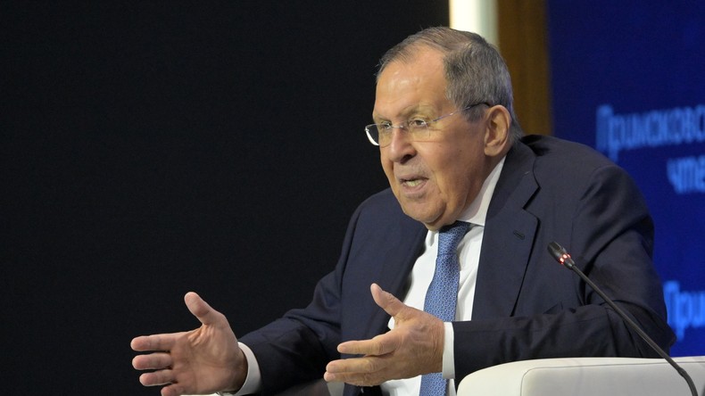 «Quelle hypocrisie!» : Lavrov révèle que Paris et Londres envoient secrètement des émissaires à Moscou