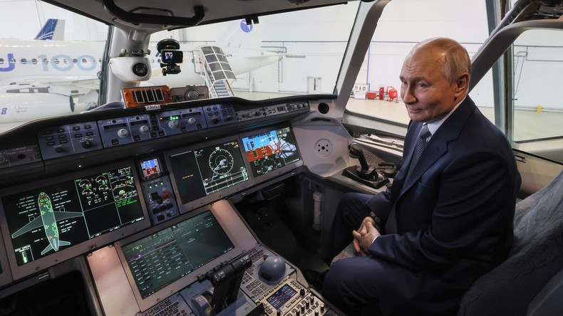 «Véritable révolution en six ans» : Vladimir Poutine a inspecté les nouveaux avions civils russes