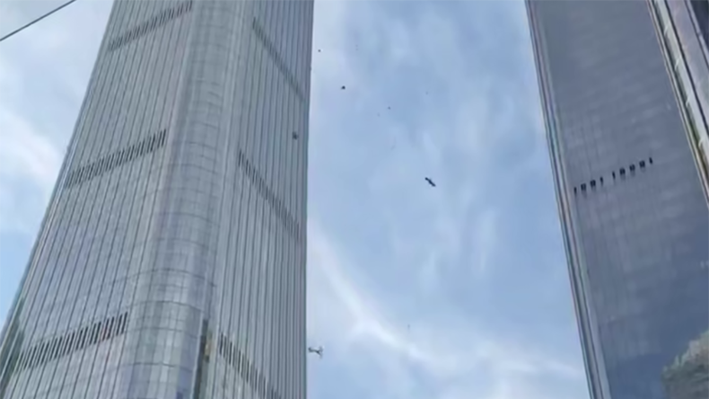 Un avion s'écrase contre le plus haut gratte-ciel de Pékin (VIDEO)