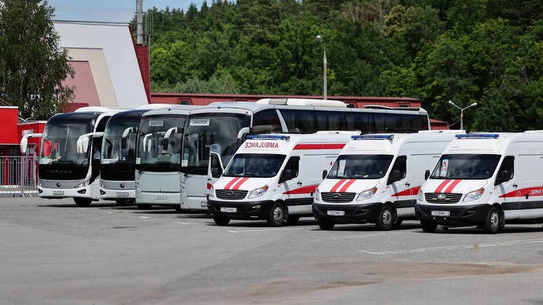 La Russie et l’Ukraine procèdent à un échange de 160 prisonniers avec la médiation des Émirats arabes unis