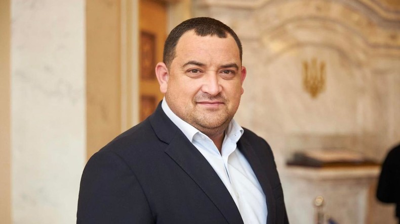 Ukraine : un député du parti de Zelensky arrêté dans une affaire de corruption et d’attribution de marchés publics